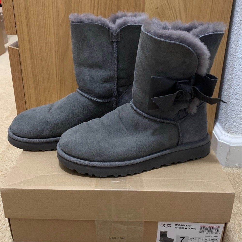 Ugg Boots Daelynn Size 7 Like New (Gray)